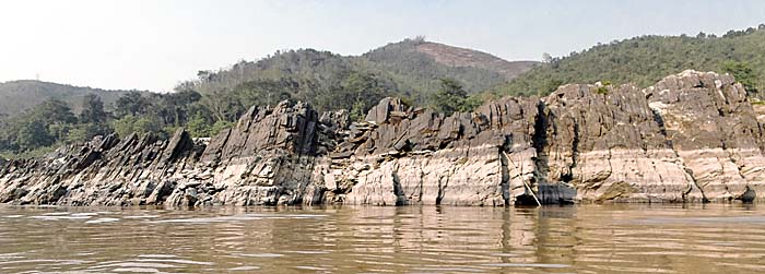 Rock Islands on the Mekong River by Asienreisender